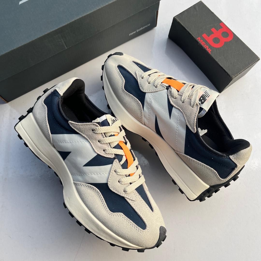 New Balance 327 Sneakers