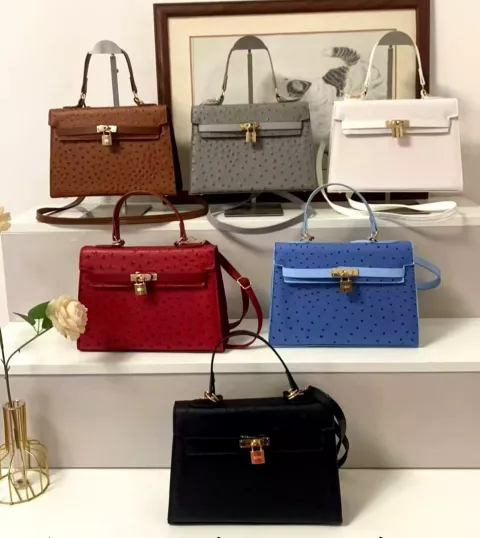 Women's Luxury-Inspired Leather Bag – Lock Detail Handbag